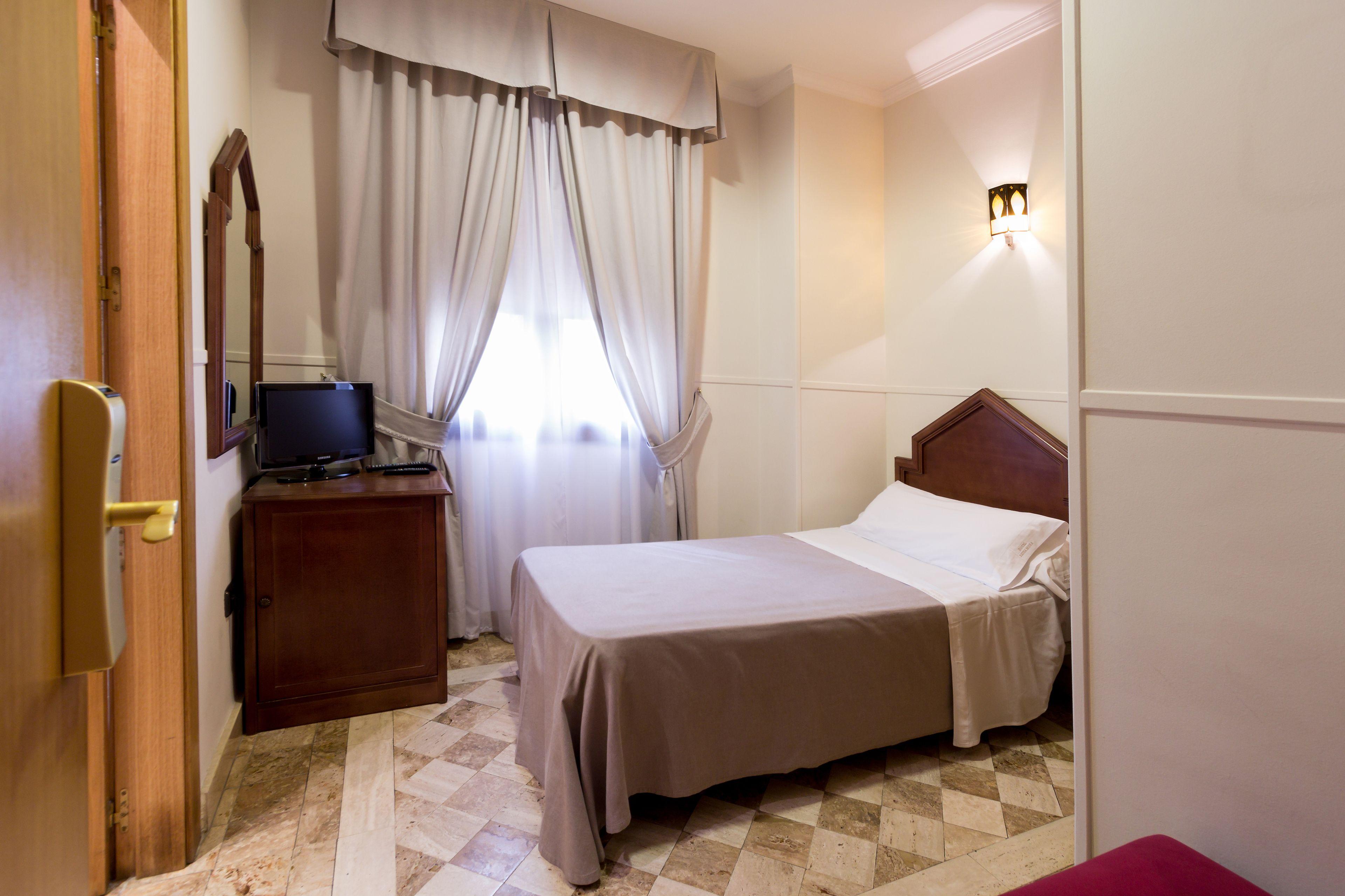 Hotel Boutique Reina Mora - Granada — Photos 1